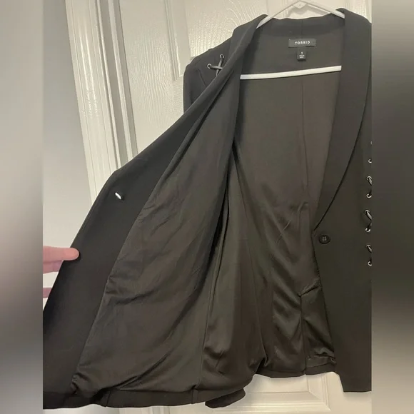 Torrid Lace Up Relaxed Fit Stretch Blazer - Picture 6 of 8